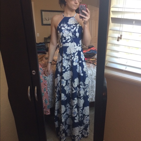 Dresses & Skirts - 🎉HOST PICK🎉 Blue floral maxi